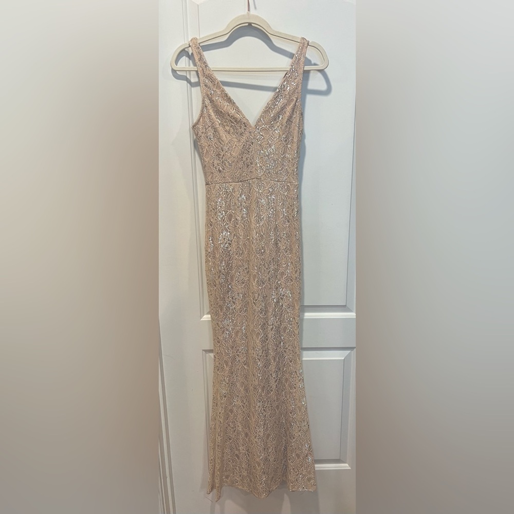 Lulu’s - Long dress, pink and silver lace, tank top V cut
Size : small